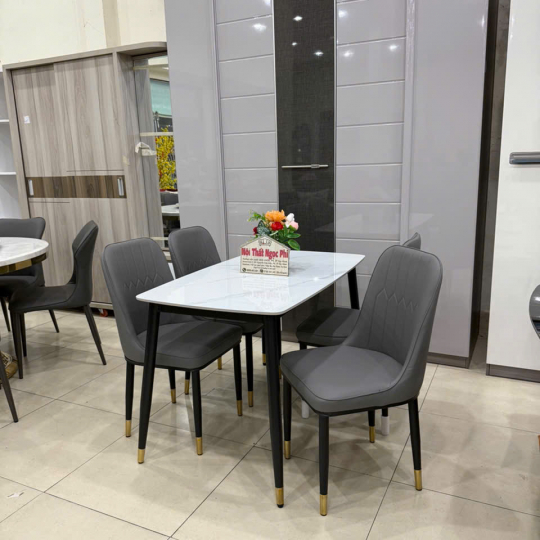 Bàn ăn Mặt Đá Ceramic 39